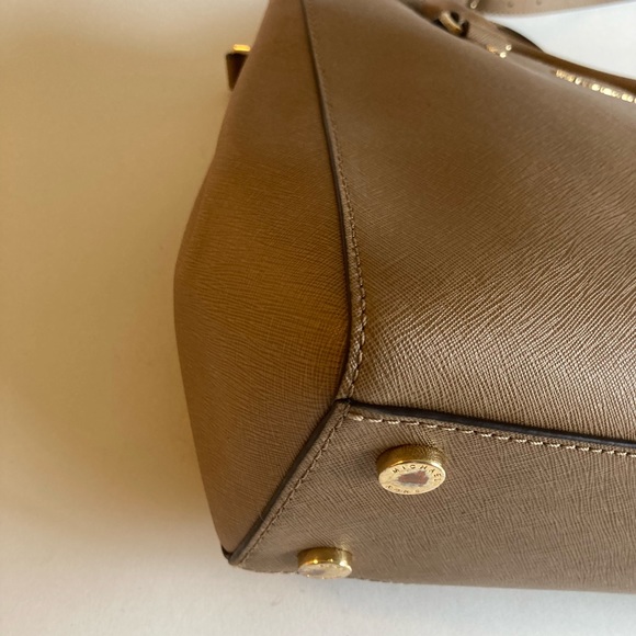 Michael Kors Cream Crossgrain Leather Tote - Picture 8 of 16